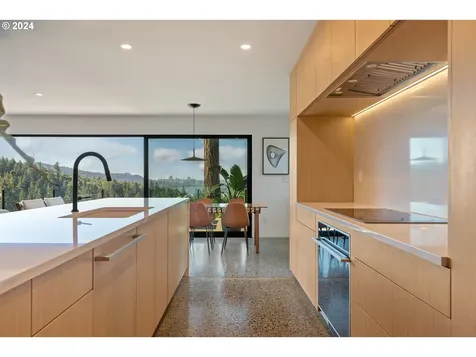 1803 S Comus Street Portland OR 97219