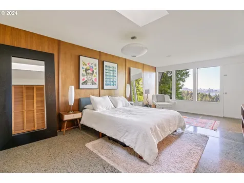 1803 S Comus Street Portland OR 97219
