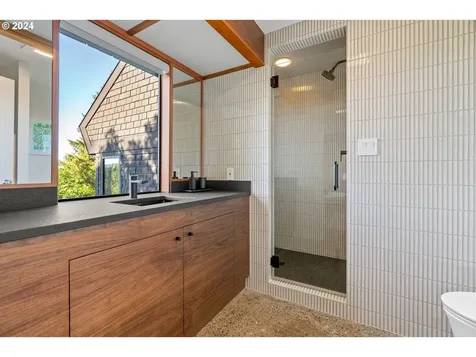 1803 S Comus Street Portland OR 97219