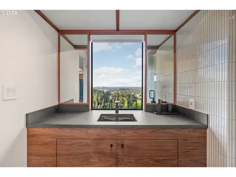 1803 S Comus Street Portland OR 97219