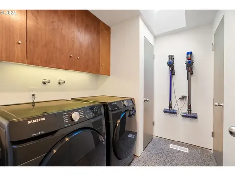 1803 S Comus Street Portland OR 97219