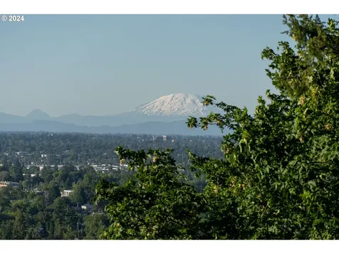 1803 S Comus Street Portland OR 97219