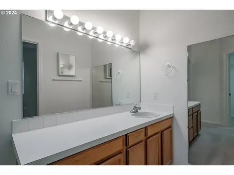 3108 N Homewood Court Newberg OR 97132