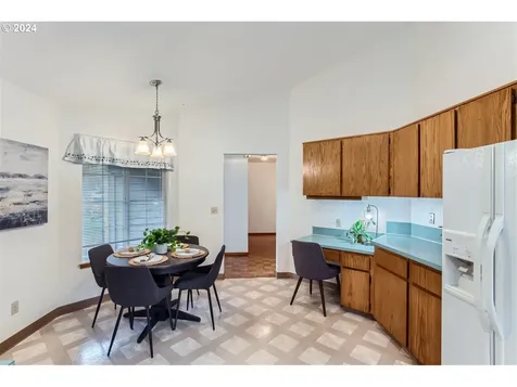 1021 Ne Meadow Drive Portland OR 97211