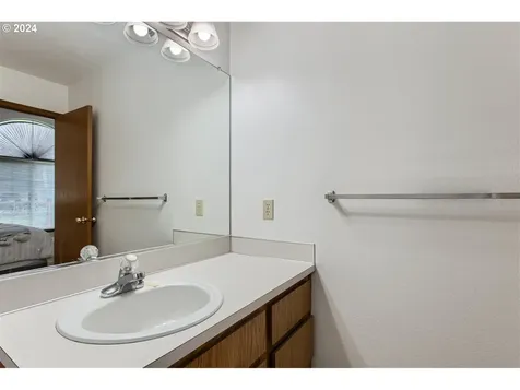 1021 Ne Meadow Drive Portland OR 97211