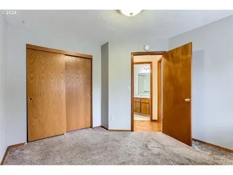 1021 Ne Meadow Drive Portland OR 97211