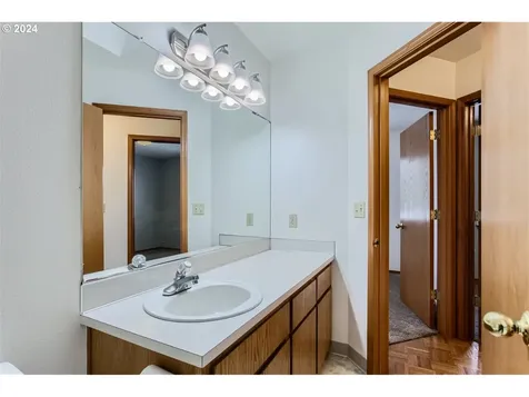 1021 Ne Meadow Drive Portland OR 97211
