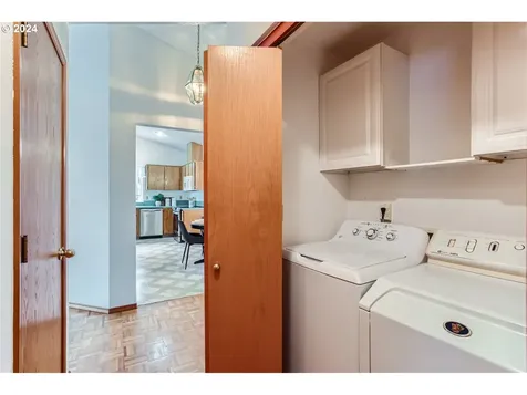 1021 Ne Meadow Drive Portland OR 97211