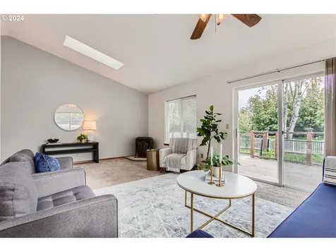 1021 Ne Meadow Drive Portland OR 97211