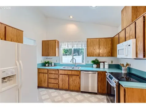 1021 Ne Meadow Drive Portland OR 97211