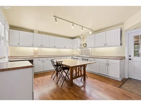 166 NE Bridgeton Road Portland OR 97211