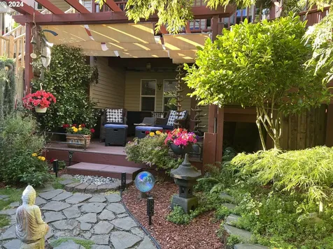 166 NE Bridgeton Road Portland OR 97211