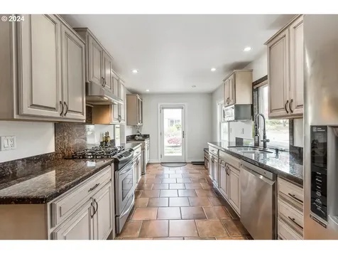 7730 Sw Maple Drive Portland OR 97225