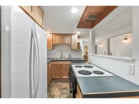 7730 Sw Maple Drive Portland OR 97225