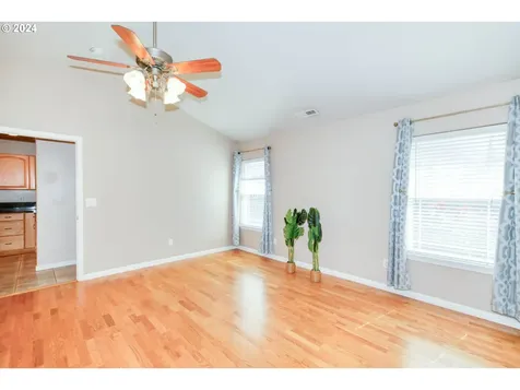 2393 Nw Shadden Drive Mcminnville OR 97128