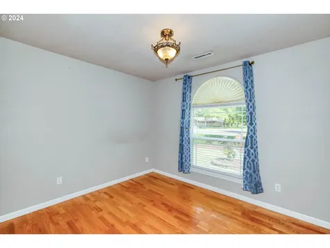 2393 Nw Shadden Drive Mcminnville OR 97128