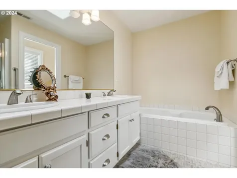 8170 Sw Maxine Lane Wilsonville OR 97070