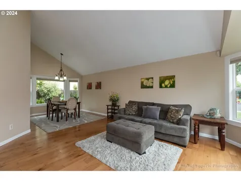 1311 Nw 19th Street Gresham OR 97030