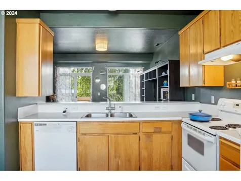 10412 SE Oak Street Portland OR 97216