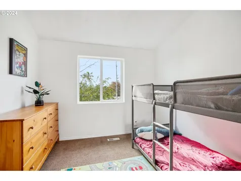 10412 SE Oak Street Portland OR 97216