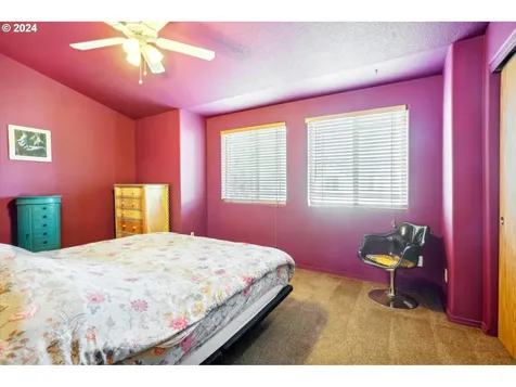 10412 SE Oak Street Portland OR 97216