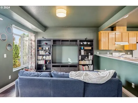 10412 SE Oak Street Portland OR 97216