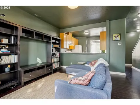 10412 SE Oak Street Portland OR 97216