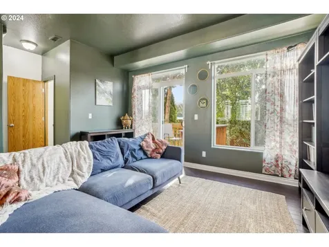 10412 SE Oak Street Portland OR 97216