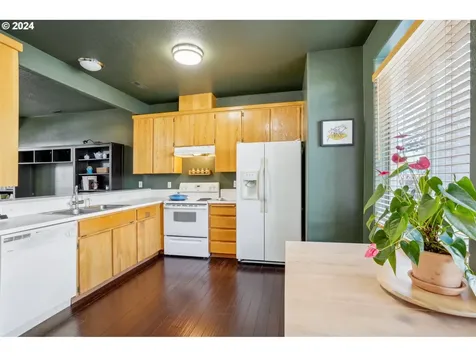 10412 SE Oak Street Portland OR 97216