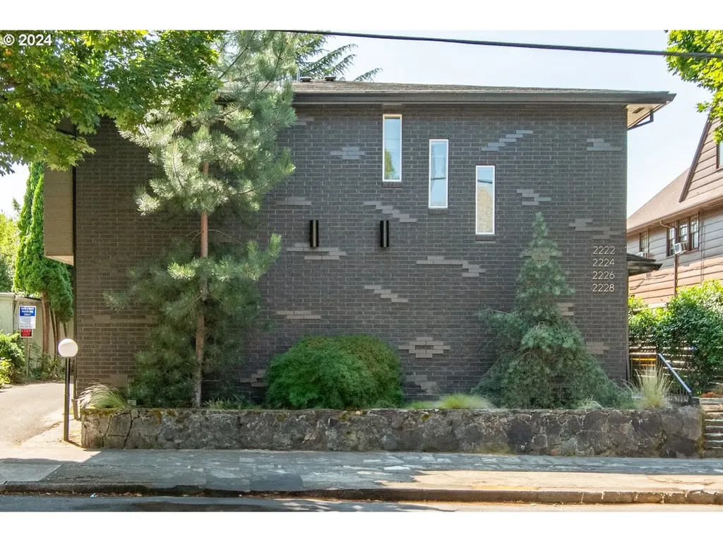 2222 Ne Halsey Street Portland OR 97232