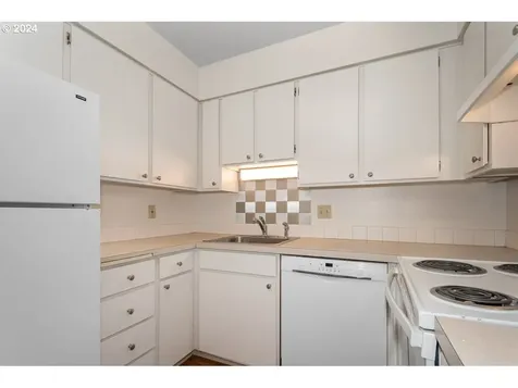2222 Ne Halsey Street Portland OR 97232