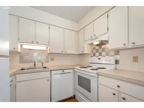 2222 Ne Halsey Street Portland OR 97232