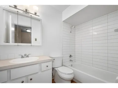 2222 Ne Halsey Street Portland OR 97232
