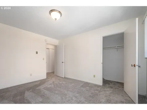 2222 Ne Halsey Street Portland OR 97232