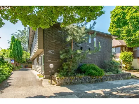 2222 Ne Halsey Street Portland OR 97232