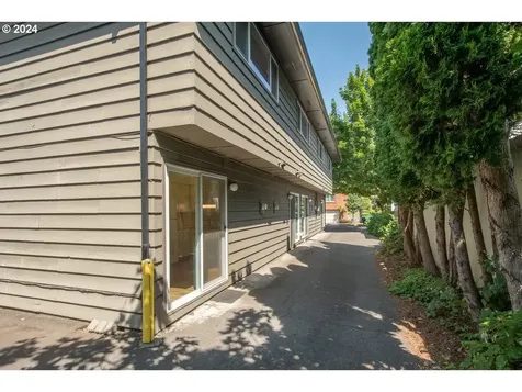 2222 Ne Halsey Street Portland OR 97232
