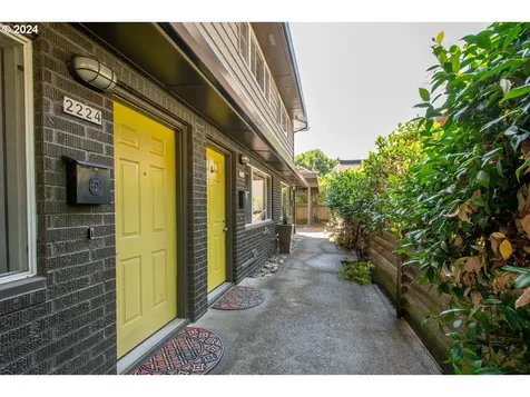 2222 Ne Halsey Street Portland OR 97232