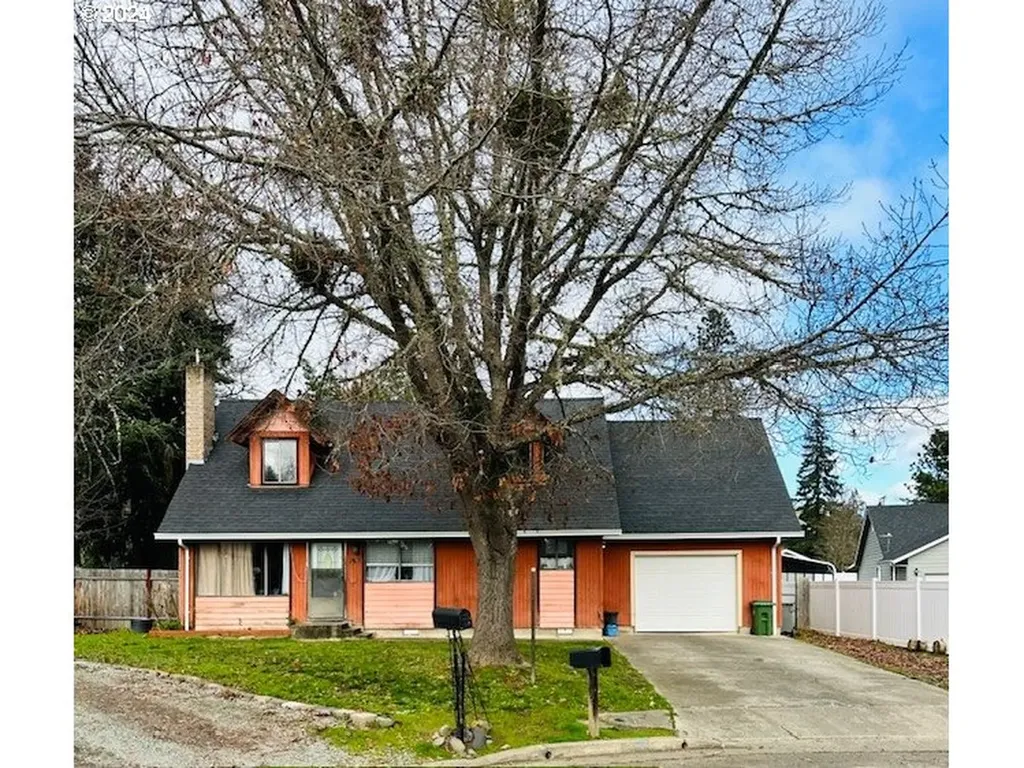 963 NE Laurance Street Myrtle Creek OR 97457