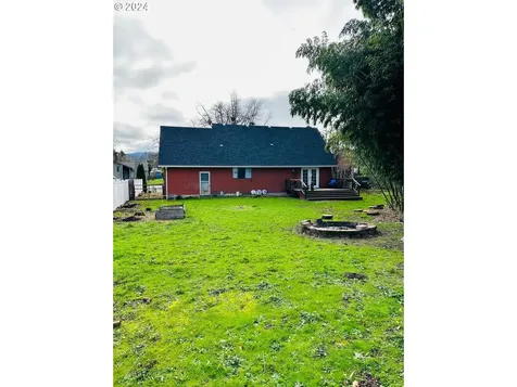 963 NE Laurance Street Myrtle Creek OR 97457