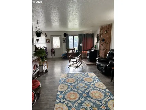 963 NE Laurance Street Myrtle Creek OR 97457