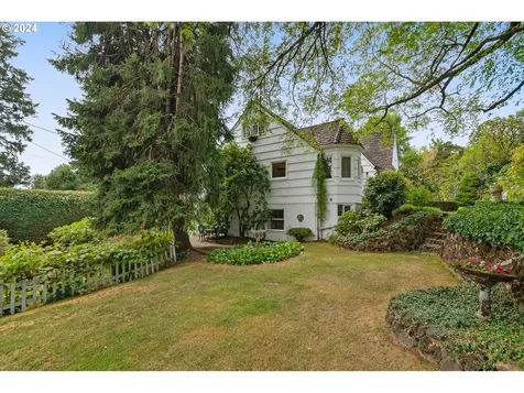 2710 SW Troy Street Portland OR 97219