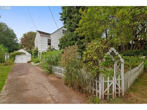 2710 SW Troy Street Portland OR 97219