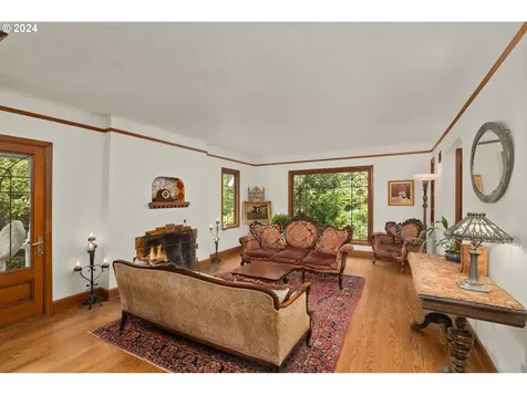2710 SW Troy Street Portland OR 97219