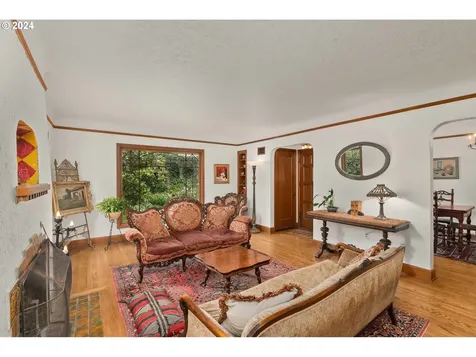 2710 SW Troy Street Portland OR 97219