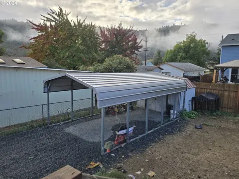 891 SE Meadowood Drive Winston OR 97496
