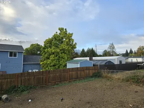 891 SE Meadowood Drive Winston OR 97496