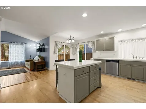 14523 Se Hemmen Avenue Clackamas OR 97015