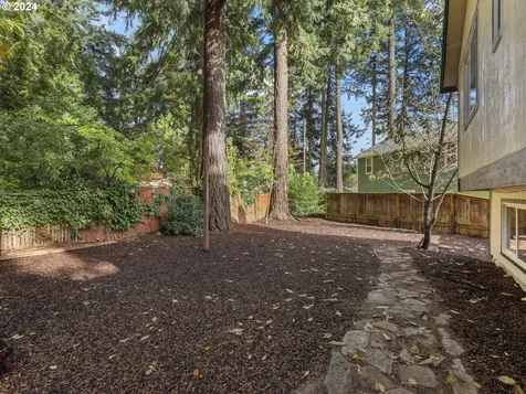 136 SE 151st Avenue Portland OR 97233