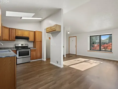 136 SE 151st Avenue Portland OR 97233