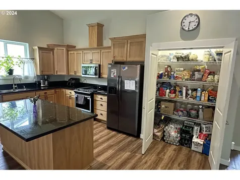 1240 S 13th Street Cottage Grove OR 97424